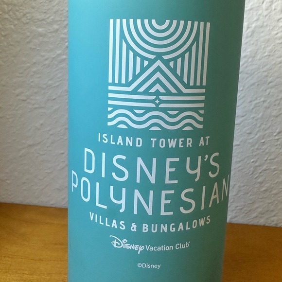 Disney’s Polynesian Villas DVC Water Bottle - Island Tower - Picture 2 of 5